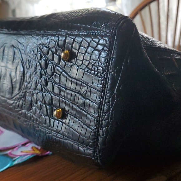 Large Brahmin Purse Measurements are 13 1/2x 4 1/2 height is 10 1/2 - Picture 5 of 8